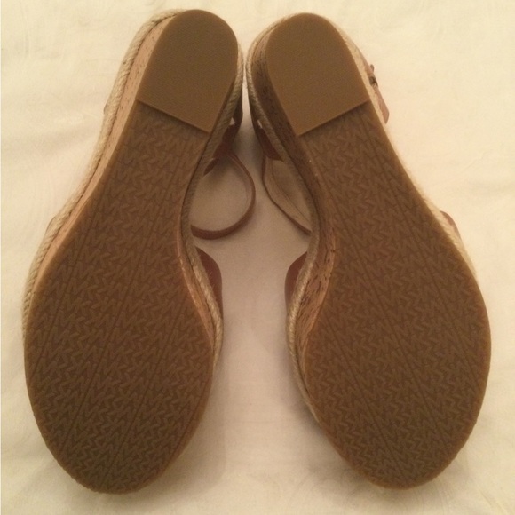 NIB Michael Michael Kors Axton leather two strap luggage wedge. Size 9. - Picture 8 of 12